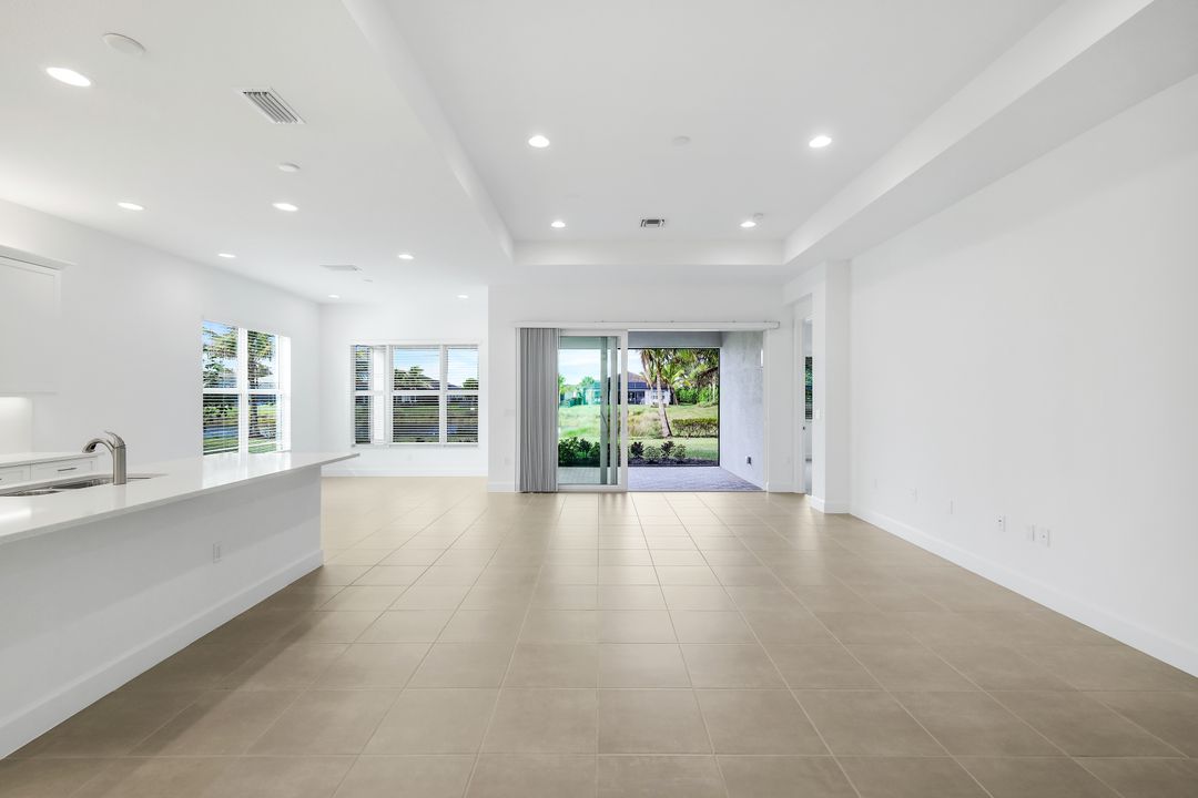 11805 Drake Ln, Naples, FL 34120