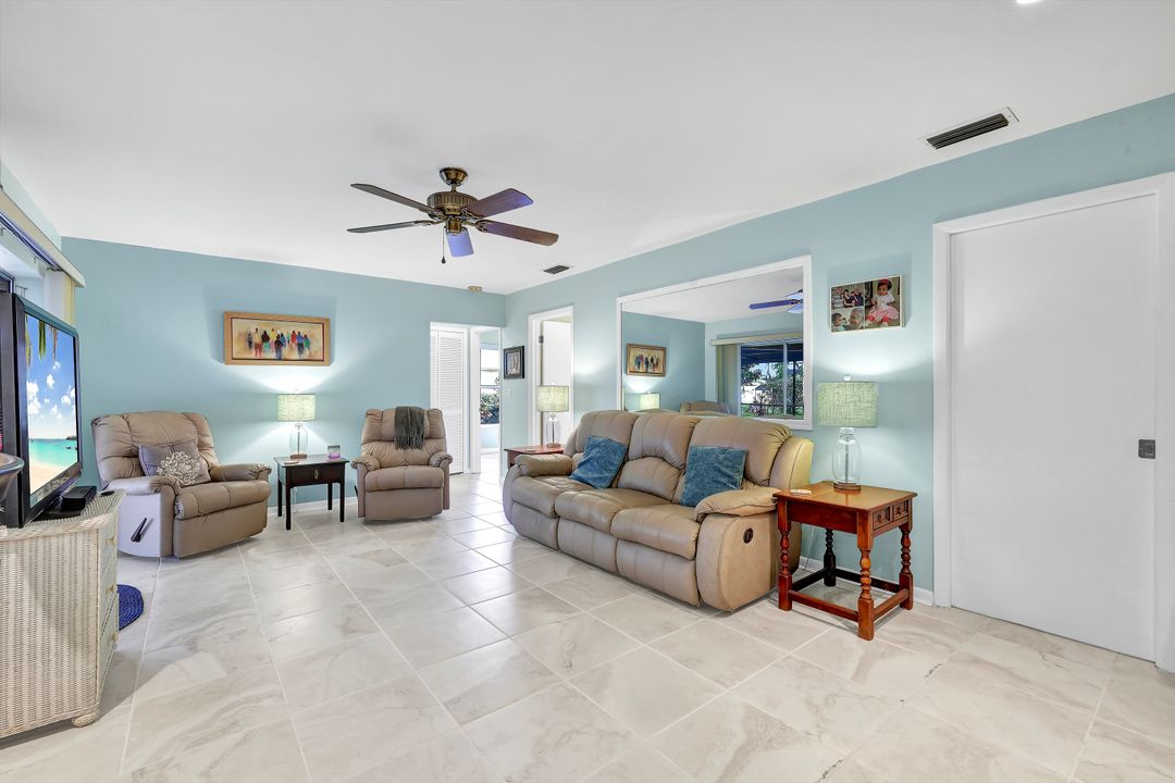 701 SW 52nd St, Cape Coral, FL 33914