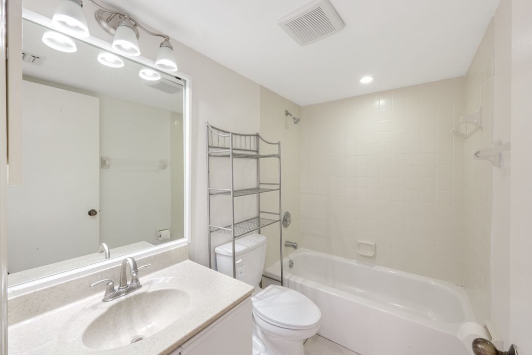 1228 Commonwealth Cir #203, Naples, FL 34116