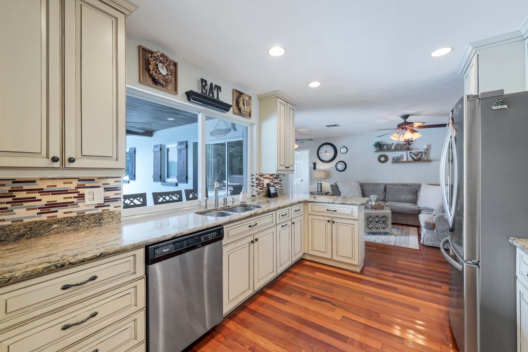 289 Burning Tree Dr, Naples, FL 34105