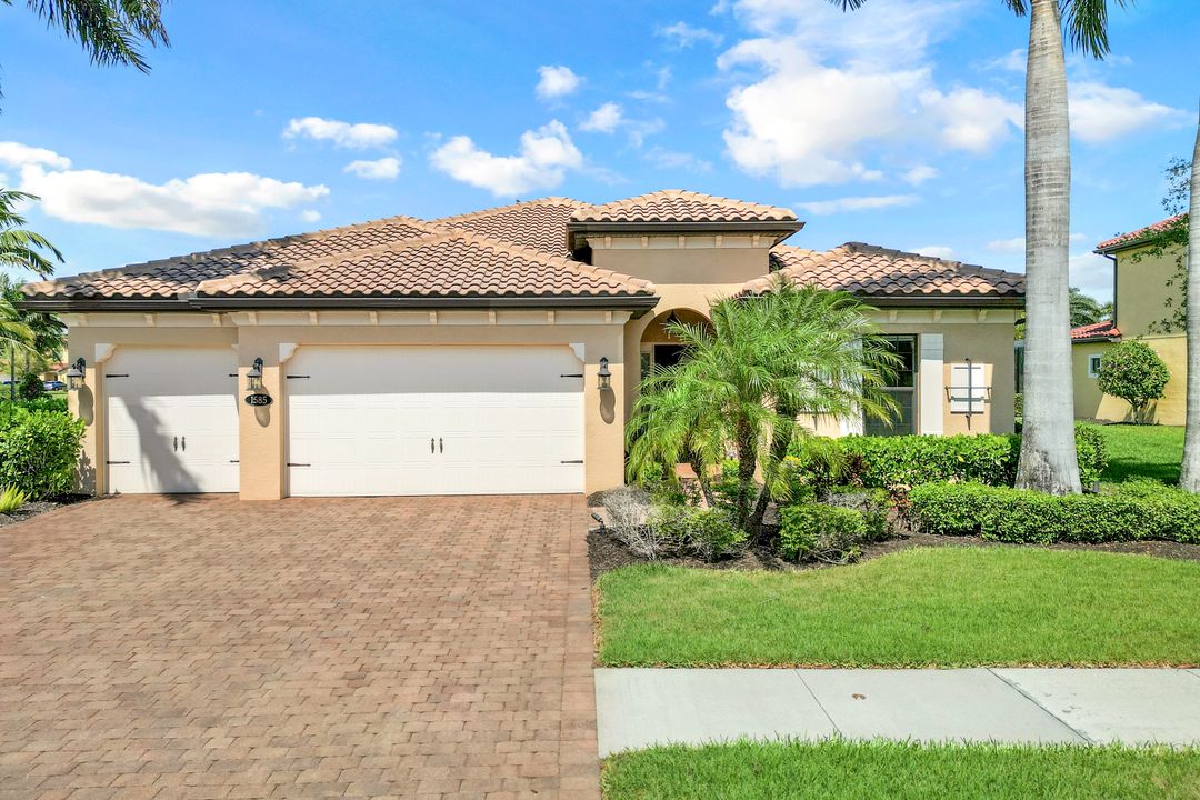 1585 Mockingbird Dr, Naples, FL 34120
