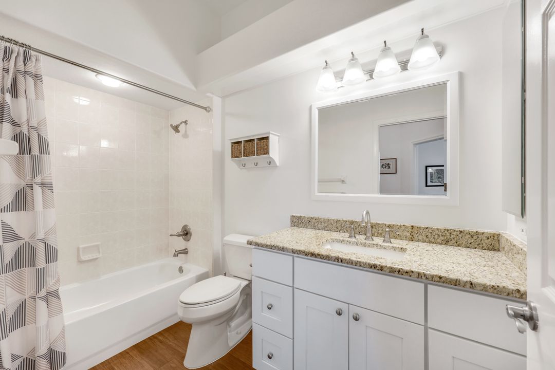 8621 Gleneagle Way, Naples, FL 34120