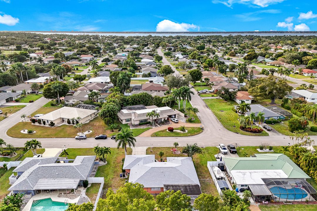 5203 Selby Dr, Fort Myers, FL 33919