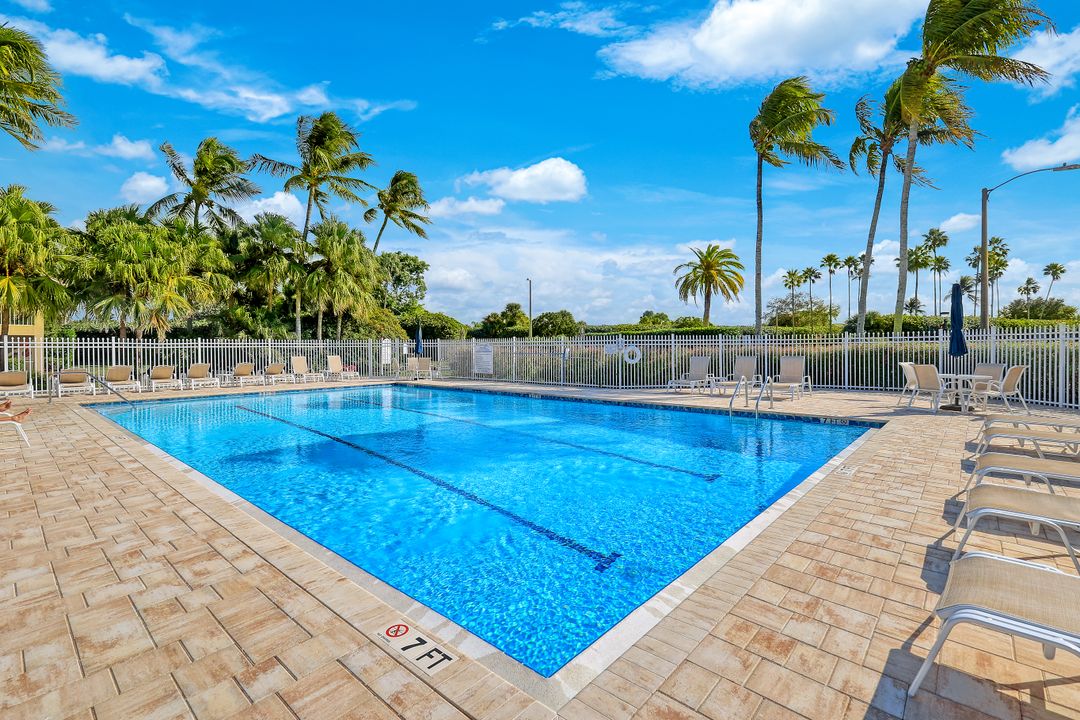 7818 Emerald Cir #103, Naples, FL 34109