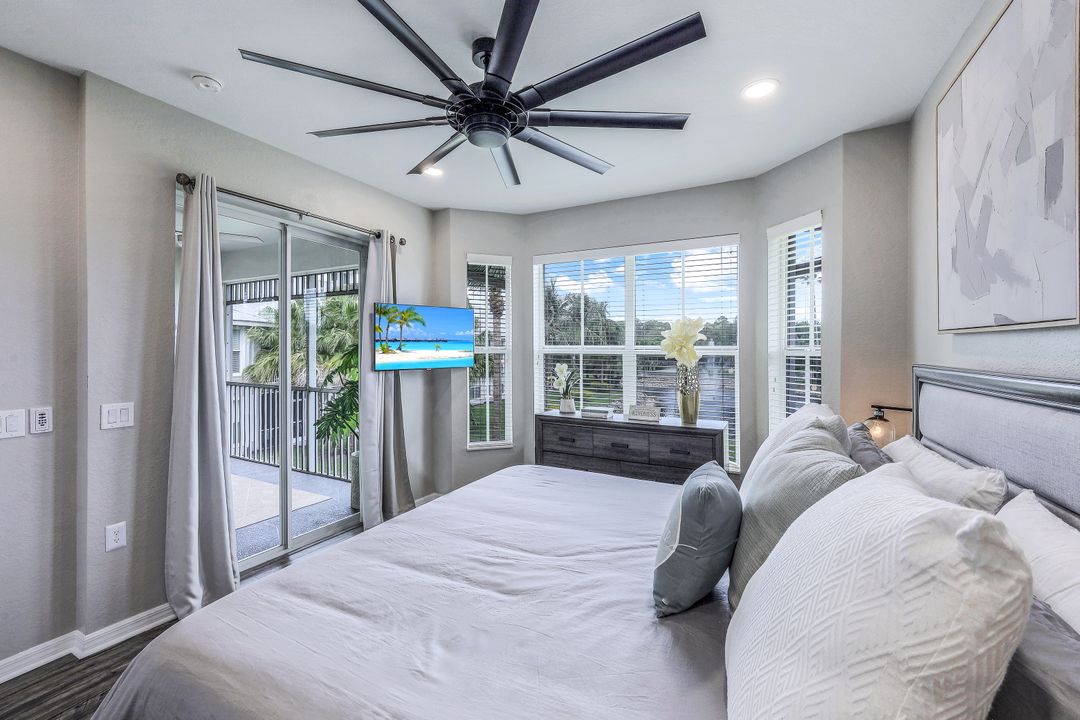 7950 Mahogany Run Ln #422, Naples, FL 34113