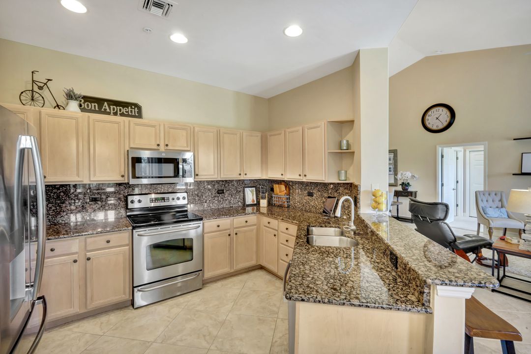 8225 Danbury Blvd #204, Naples, FL 34120