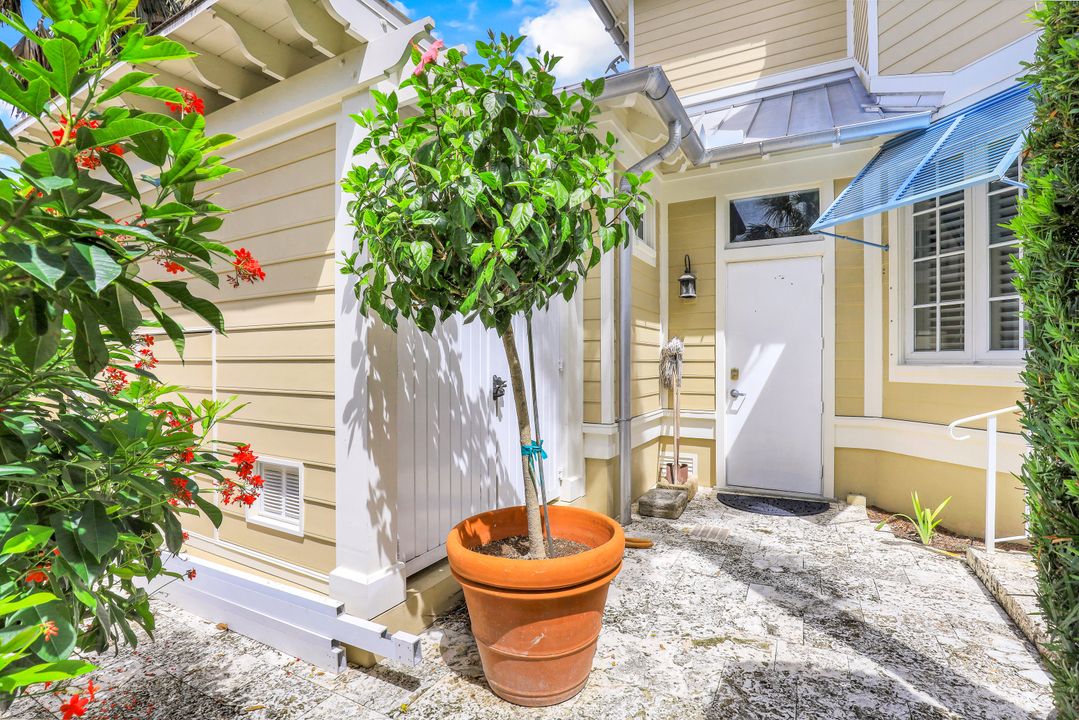 266 15th Ave S, Naples, FL 34102