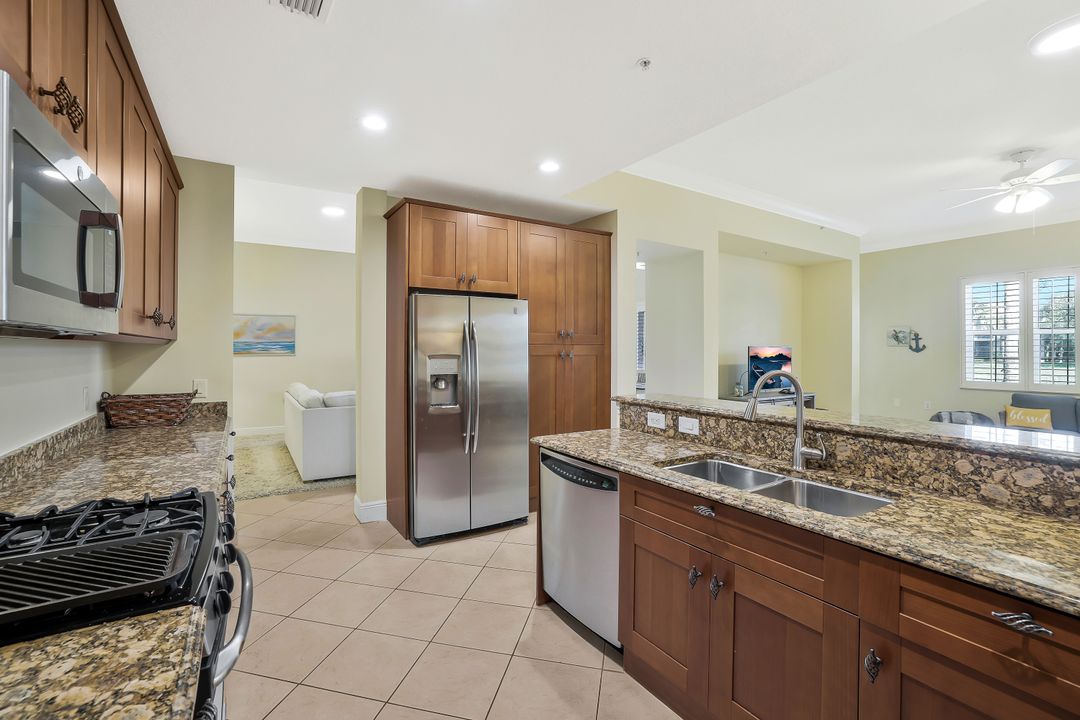 9209 Museo Cir #102, Naples, FL 34114