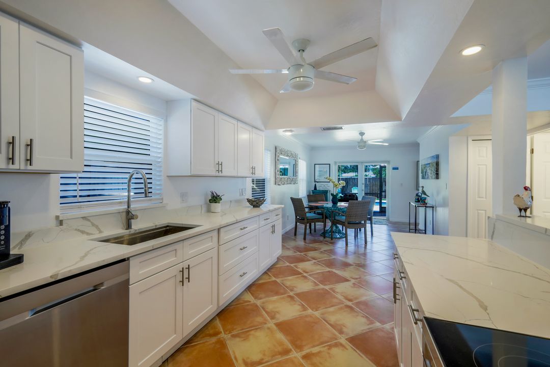 517 94th Ave N, Naples, FL 34108