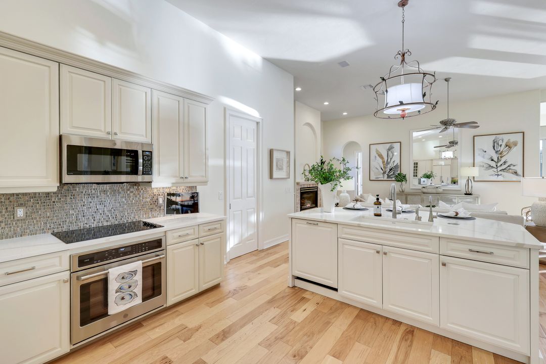 4574 Lighthouse Ln, Naples, FL 34112