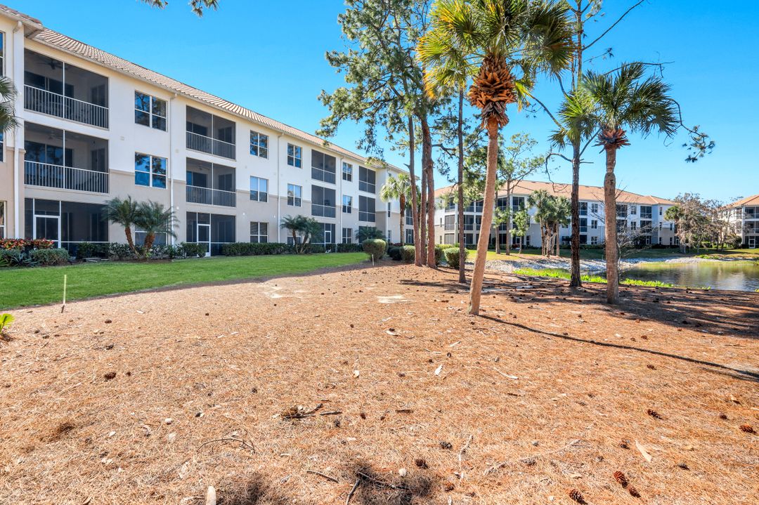 8239 Parkstone Pl #107, Naples, FL 34120