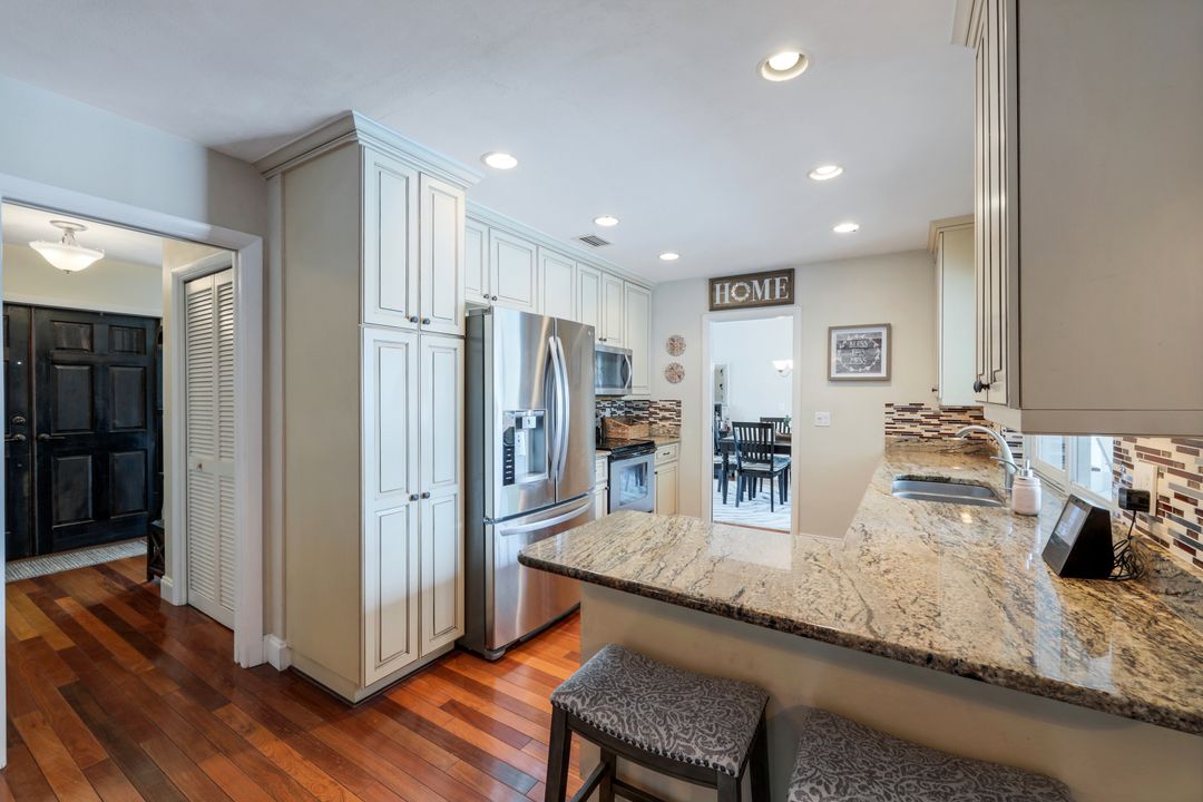 289 Burning Tree Dr, Naples, FL 34105