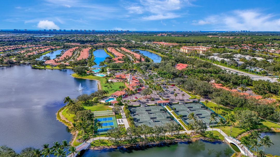 4917 San Pablo Ct, Naples, FL 34109