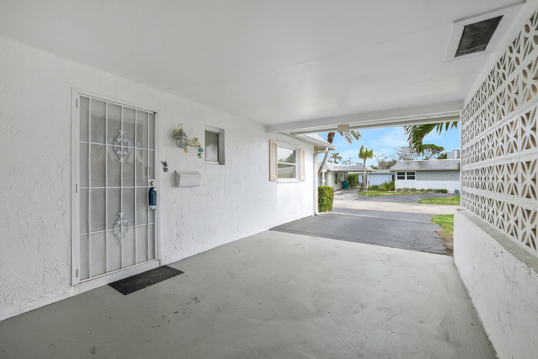 9 Hackney Ln, Naples, FL 34112