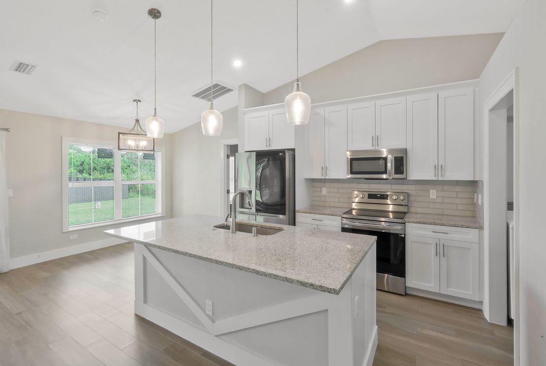 2806 22nd St SW, Lehigh Acres, FL 33976