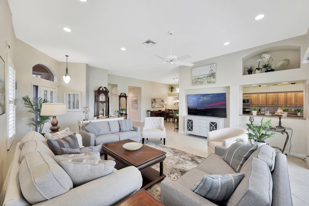 10395 Quail Crown Dr, Naples, FL 34119