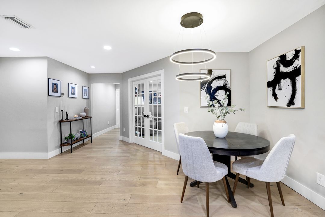 348 Country Club Ln, Naples, FL 34110