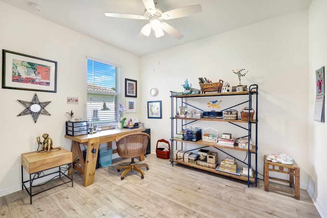 2072 Wellington St, Naples, FL 34120