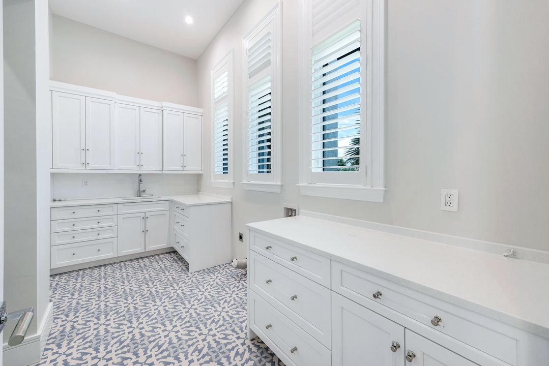 569 Neapolitan Way, Naples, FL 34103