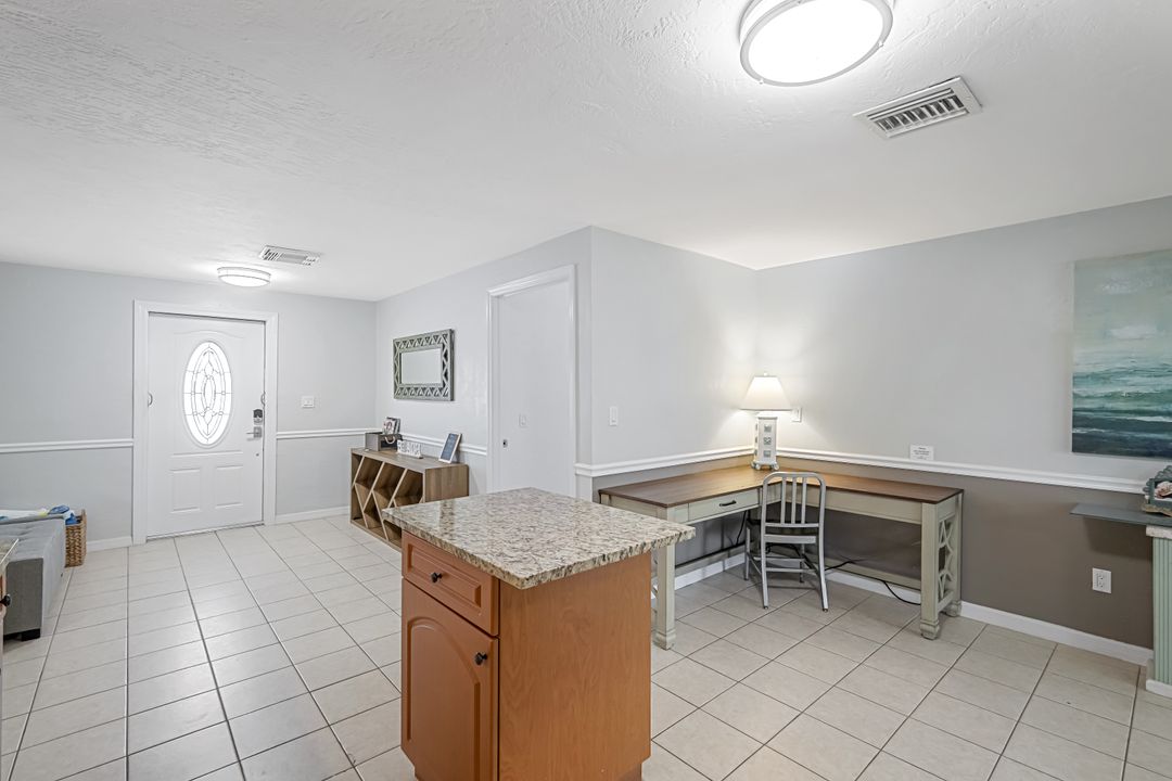 814 107th Ave N, Naples, FL 34108