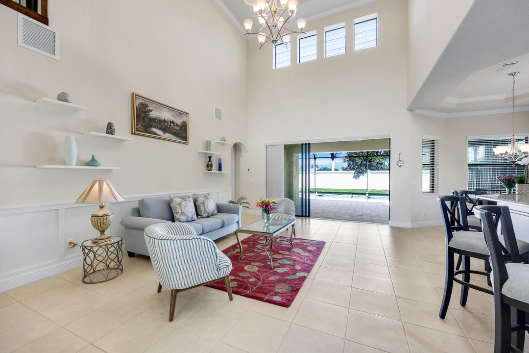 10101 Florence Cir, Naples, FL 34119