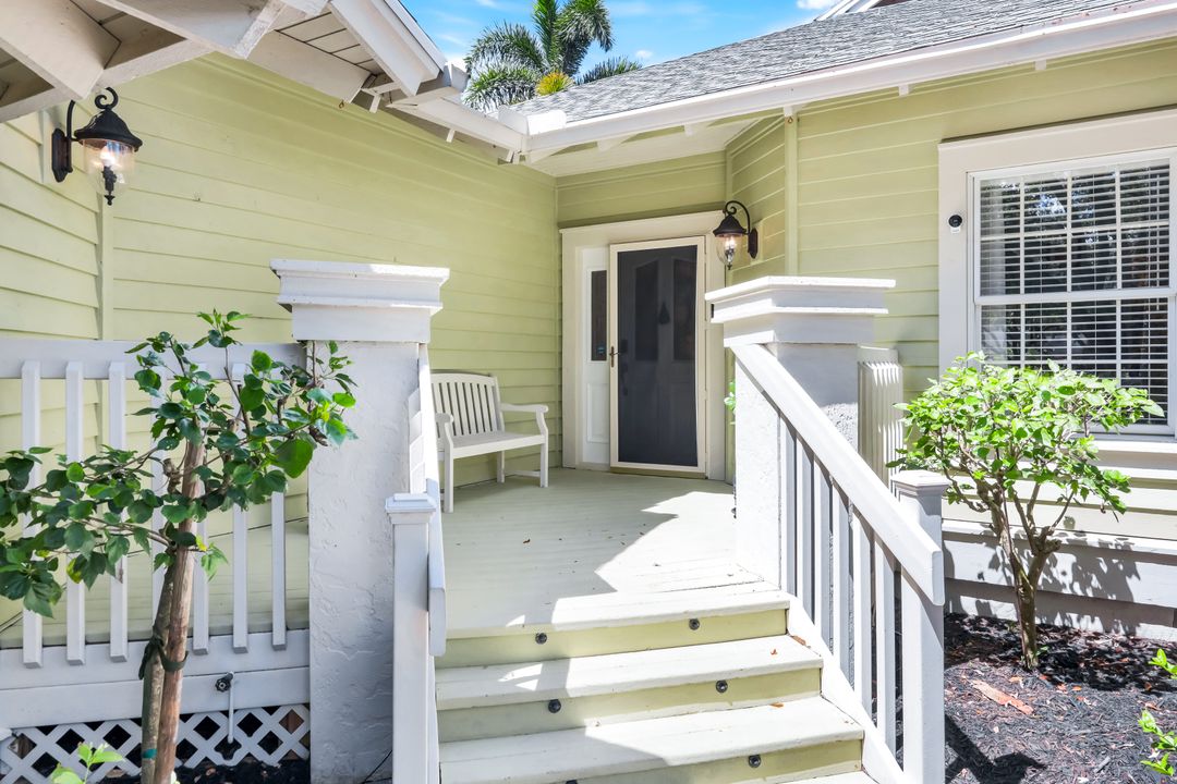 28 Golf Cottage Dr, Naples, FL 34105