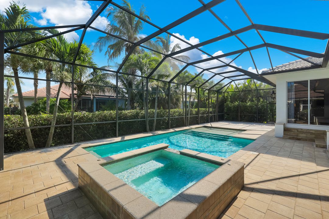 8748 S Lake Cir, Fort Myers, FL 33908