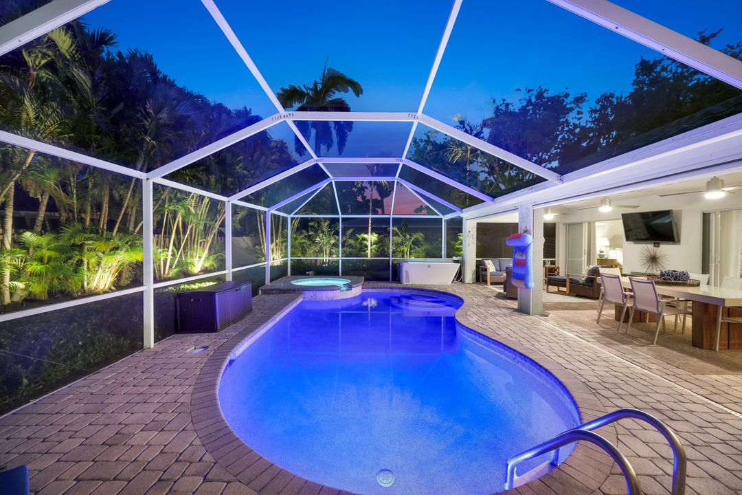 661 97th Ave N, Naples, FL 34108