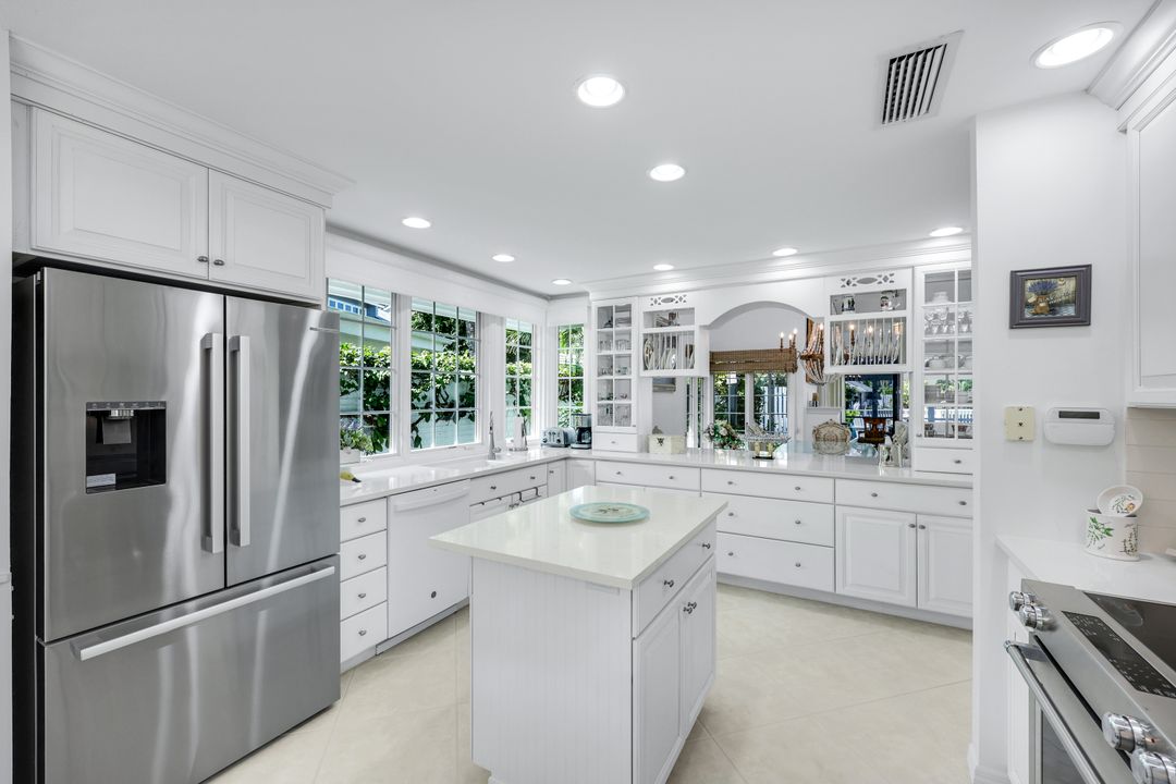 635 Bridge Way Ln, Naples, FL 34108