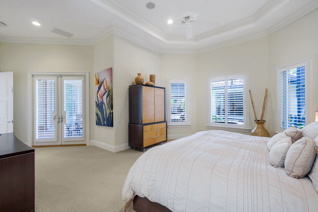 1284 Pocantico Ln, Naples, FL 34110