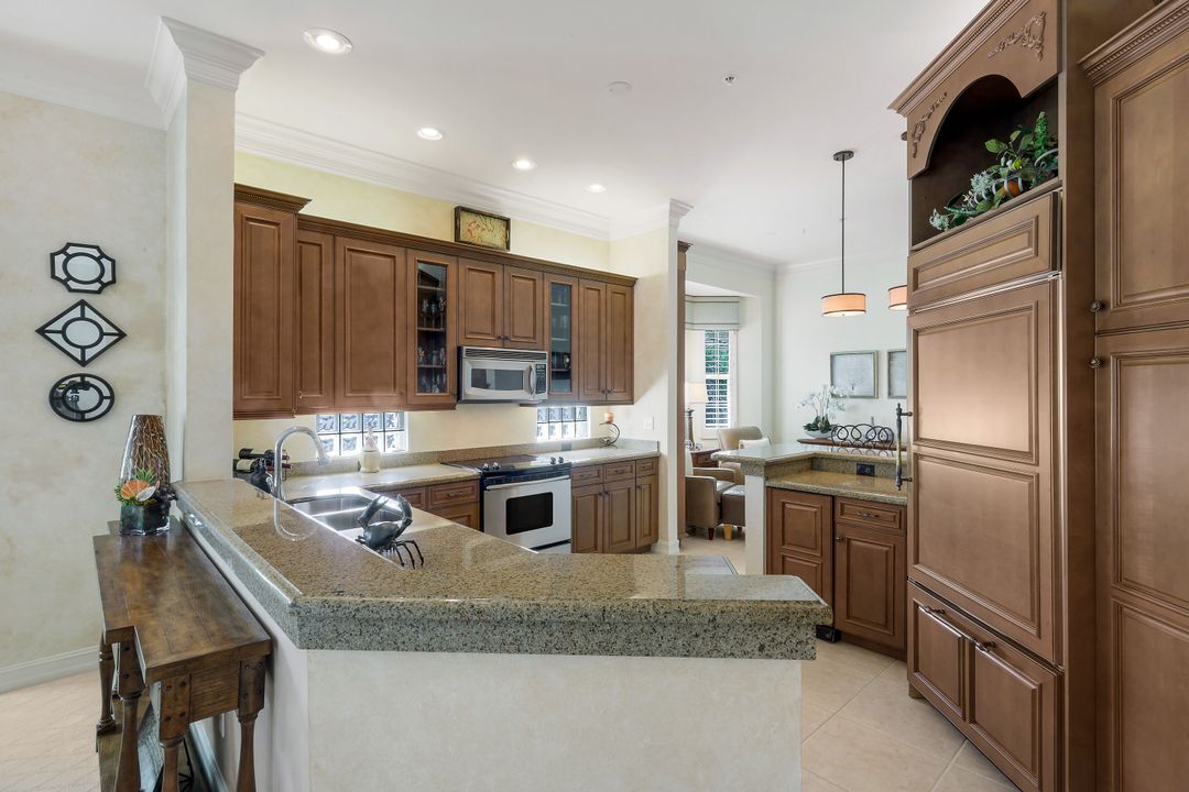 775 Bentwater Cir #204, Naples, FL 34108