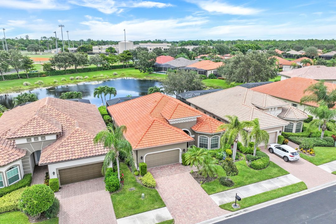 6053 Dogleg Dr, Naples, FL 34113