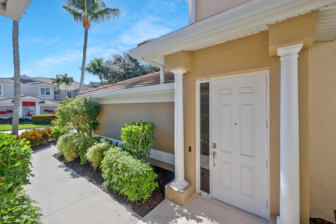 905 Carrick Bend Cir #201, Naples, FL 34110