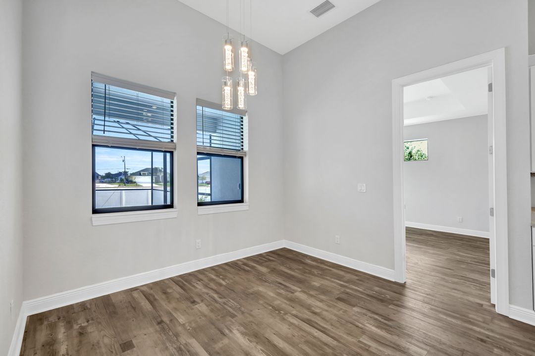 3527 SW 4th Ln, Cape Coral, FL 33991