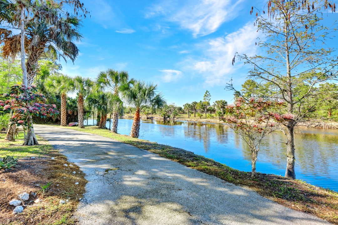 825 23rd St SW, Naples, FL 34117