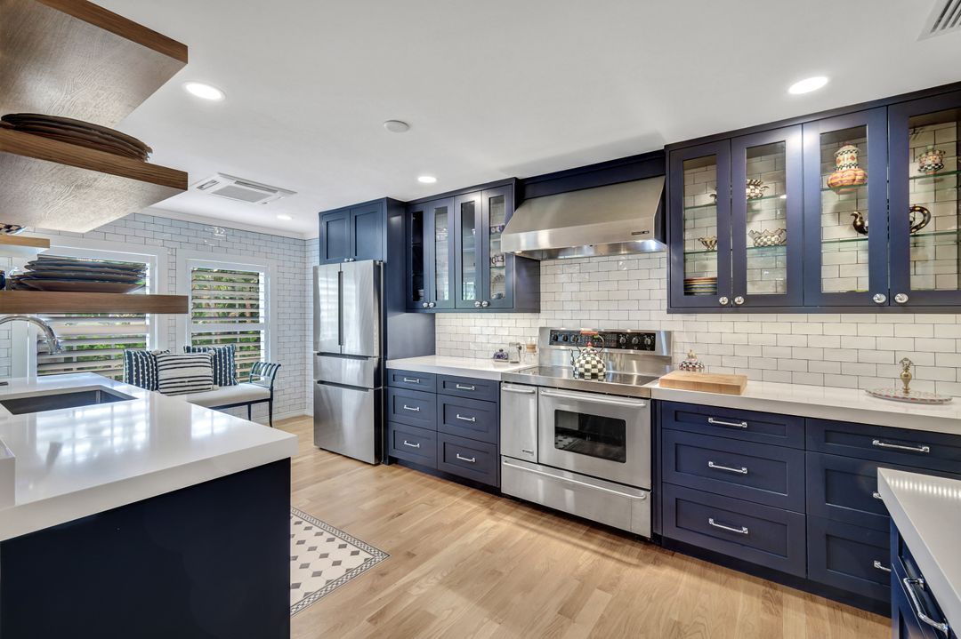 670 8th Ave S, Naples, FL 34102