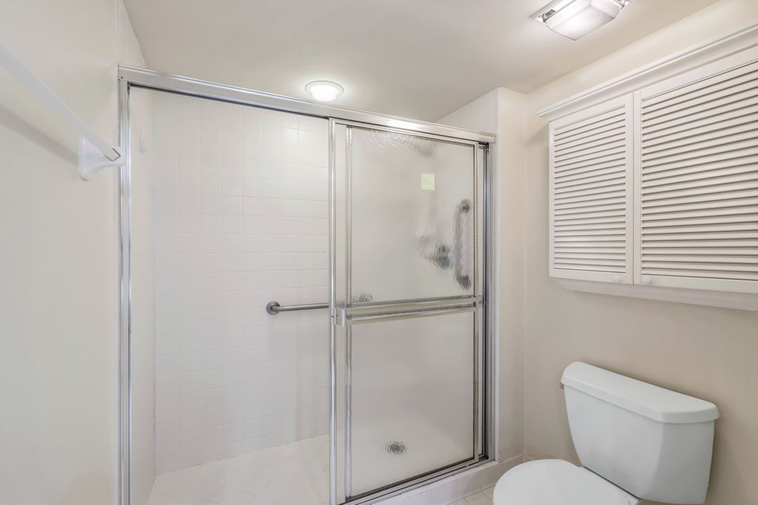 6585 Nicholas Blvd #905, Naples, FL 34108