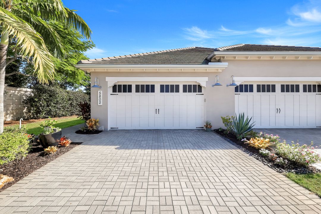5802 Haiti Dr, Naples, FL 34112
