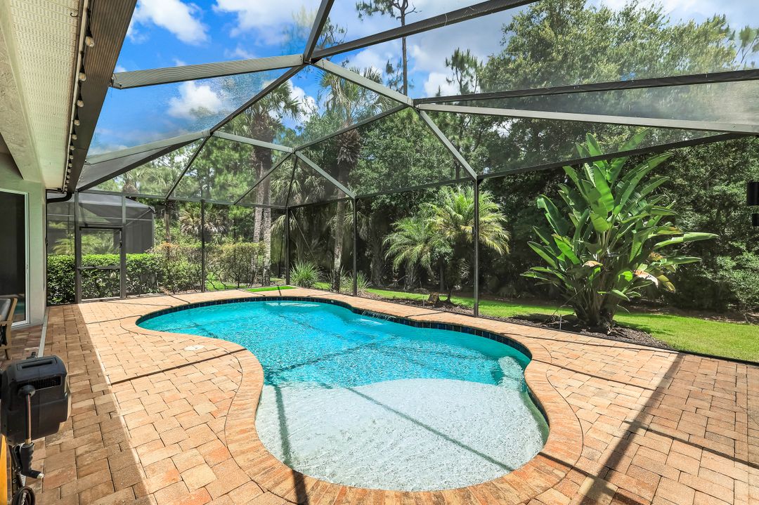 6072 Highwood Park Ln, Naples, FL 34110