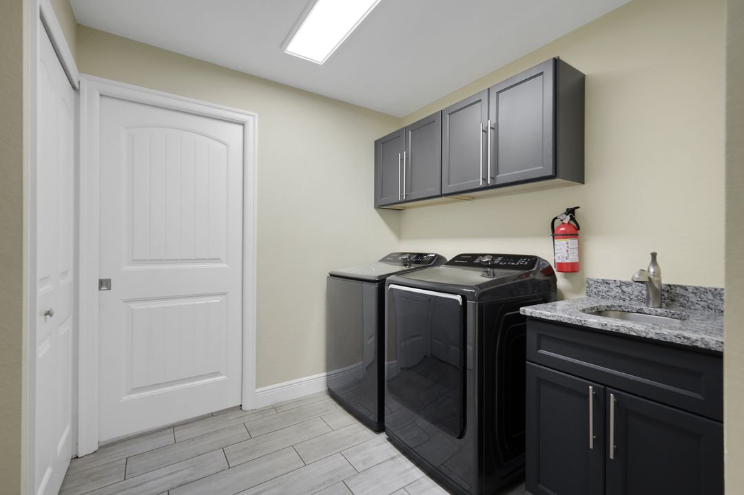 27741 Roslin Dr, Bonita Springs, FL 34135