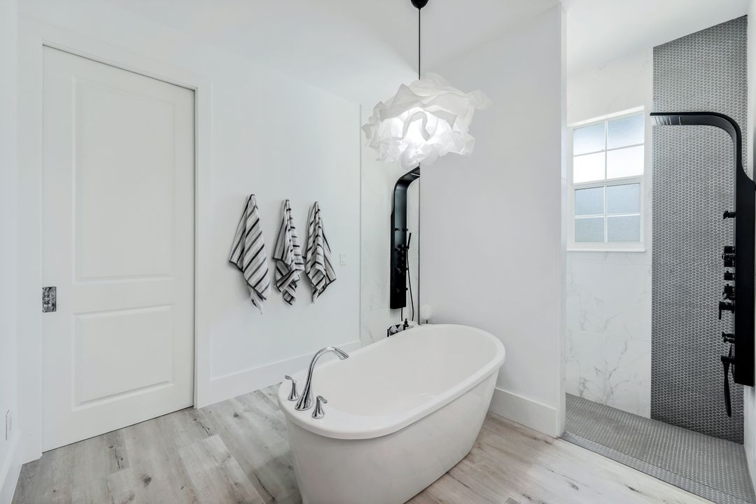 5995 Lancewood Way, Naples, FL 34116