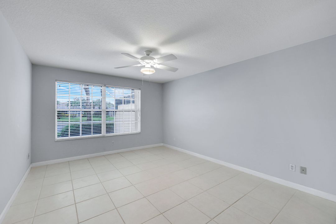 4922 Kingston Way, Naples, FL 34119