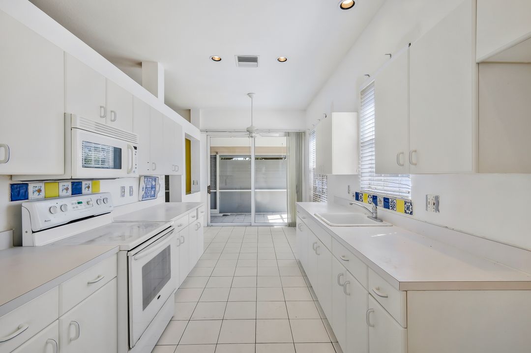 6533 Ilex Cir, Naples, FL 34109