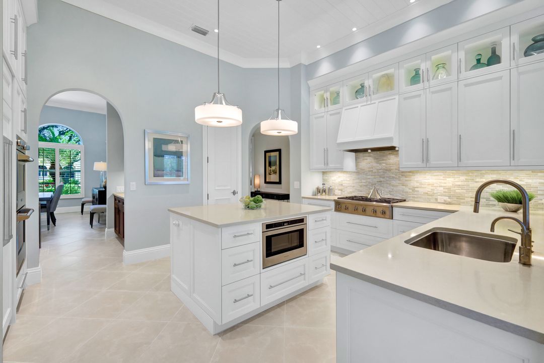 12590 Collier's Reserve Dr, Naples, FL 34110