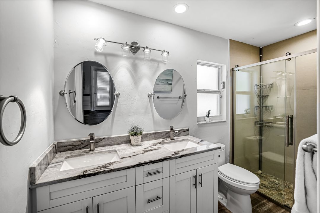 737 91st Ave N, Naples, FL 34108