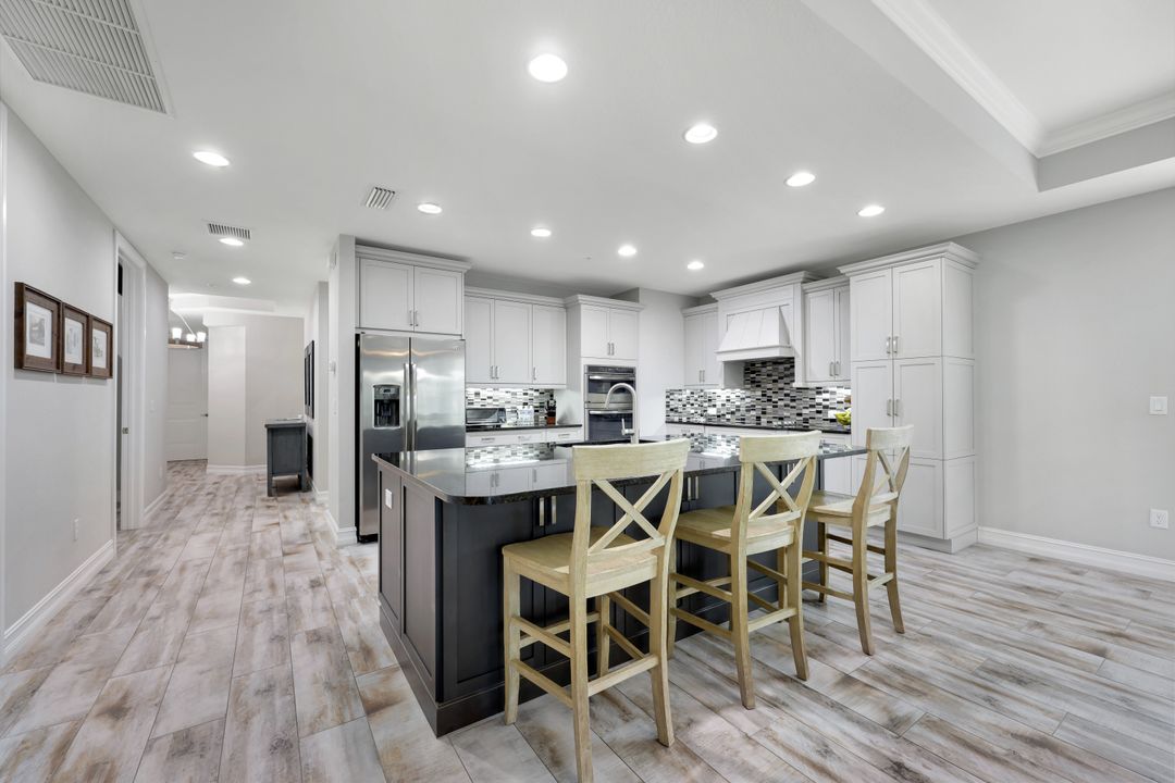 7801 Hawthorne Dr #2701, Naples, FL 34113