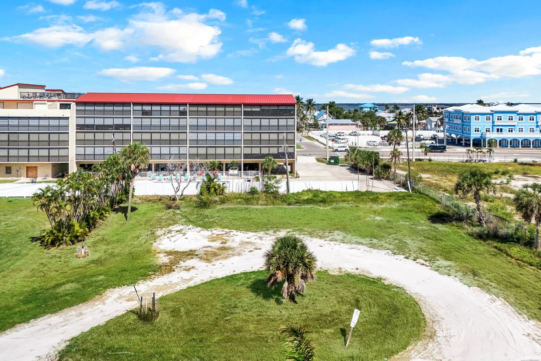 6145 Court St, Fort Myers Beach, FL 33931