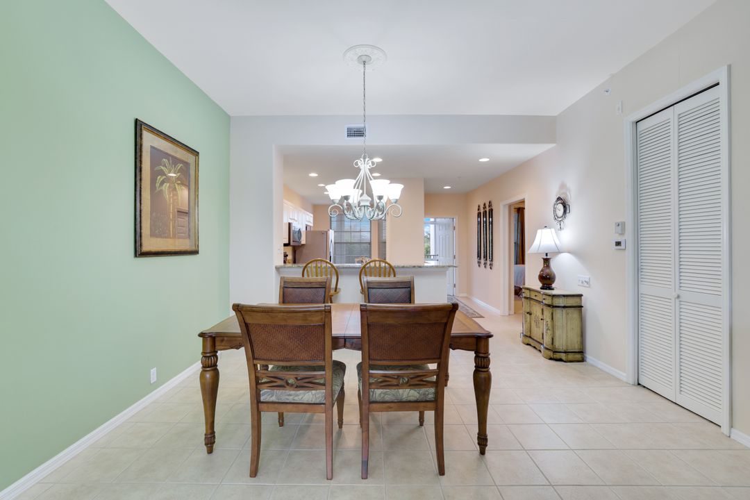 8247 Parkstone Pl #305, Naples, FL 34120