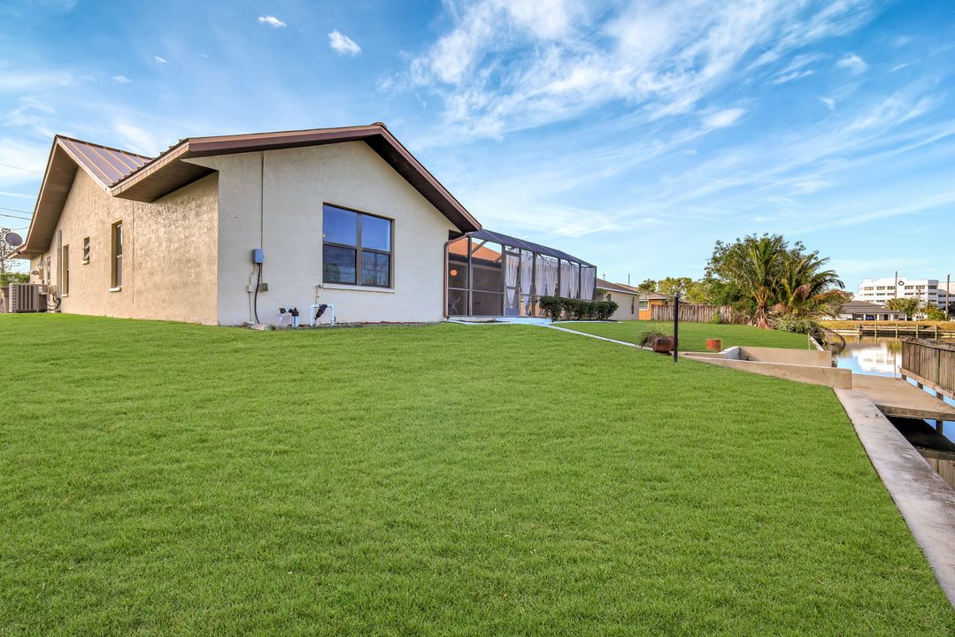 1705 SE 7th St, Cape Coral, FL 33990