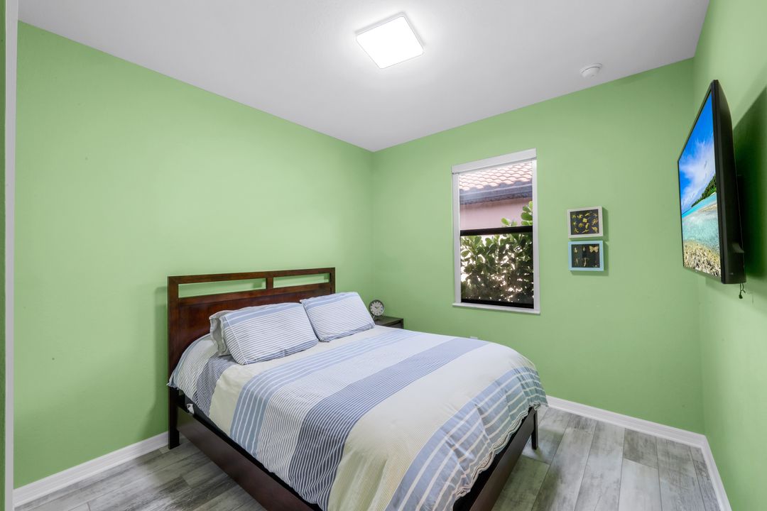 9445 Glenforest Dr, Naples, FL 34120